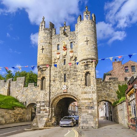Stylish, Centrally Located Terrace - Pass The Key York Exteriör bild