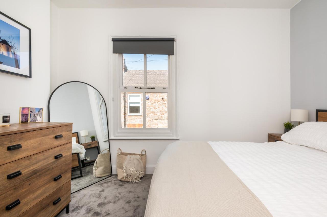 Stylish, Centrally Located Terrace - Pass The Key York Exteriör bild