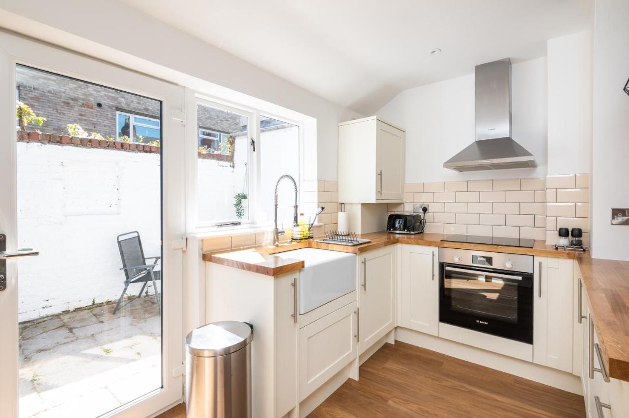 Stylish, Centrally Located Terrace - Pass The Key York Exteriör bild