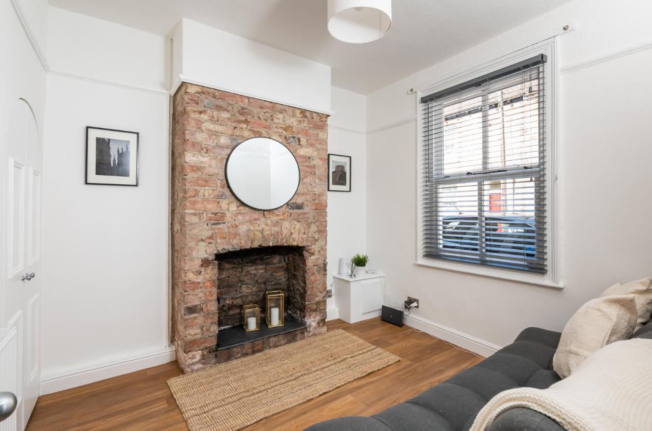 Stylish, Centrally Located Terrace - Pass The Key York Exteriör bild